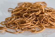 Co dobrze rozpuszcza gumę?