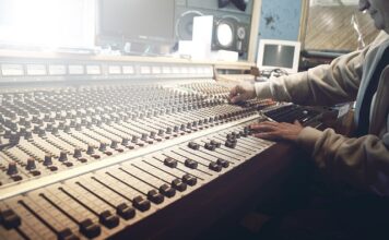 Co jest w środku tłumika?