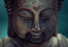 Co Budda ma na głowie?