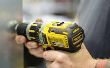 Co można użyć zamiast śrubokręta? Co można użyć zamiast śrubokręta?