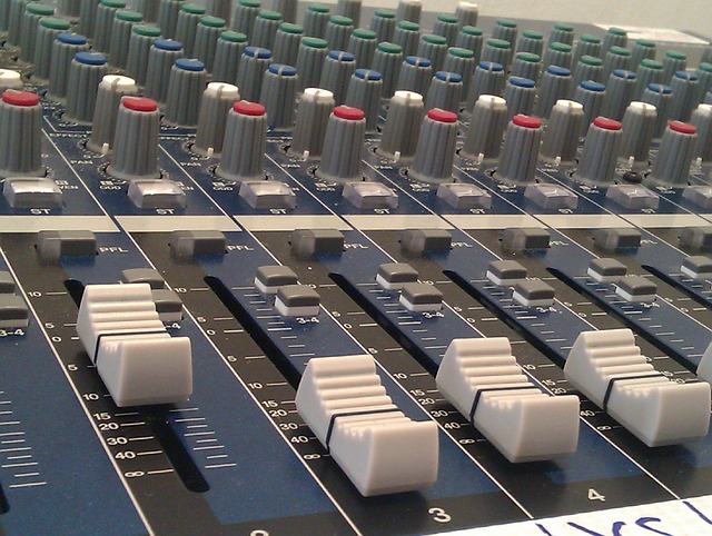 Czy tłumik przelotowy zwiększa moc? Czy tłumik przelotowy zwiększa moc?